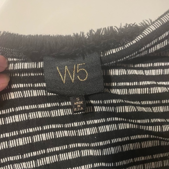 Black and white top - Picture 4 of 4